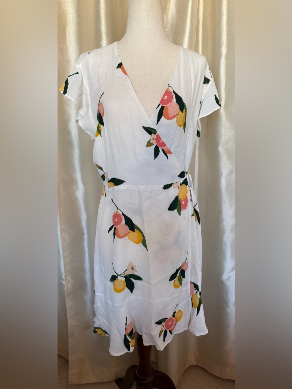 Rails Leanne Wrap Dress – Grapefruit Grove Floral – Size Medium - Picture 9 of 13